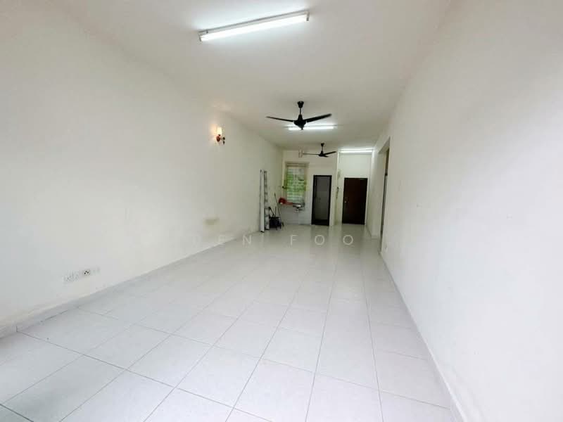 Kediaman Servis untuk Dijual di SuriaMas Suites - Ben Foo - Living Room - PropertyGuru.com.my