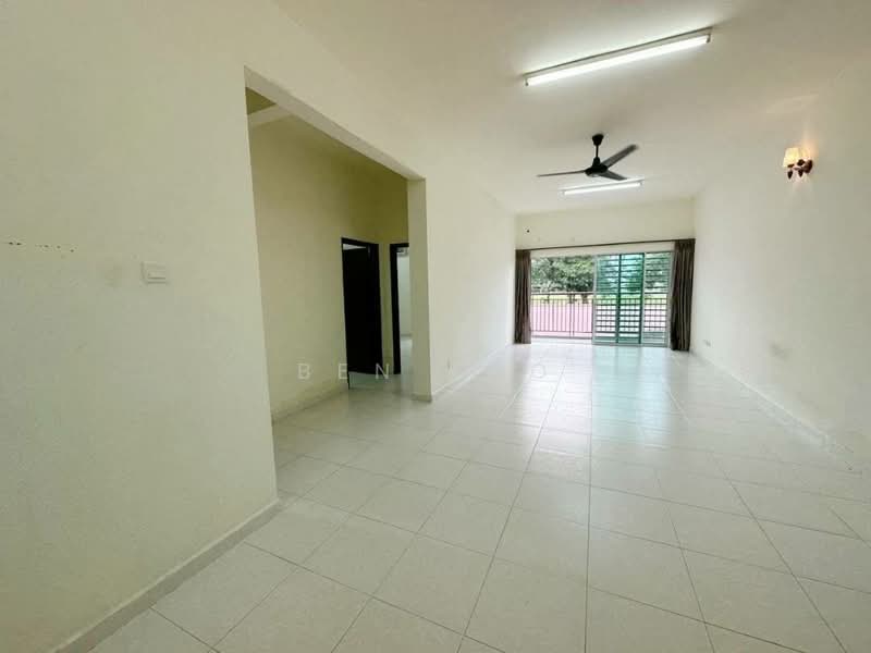 Kediaman Servis untuk Dijual di SuriaMas Suites - Ben Foo - Living Room - PropertyGuru.com.my