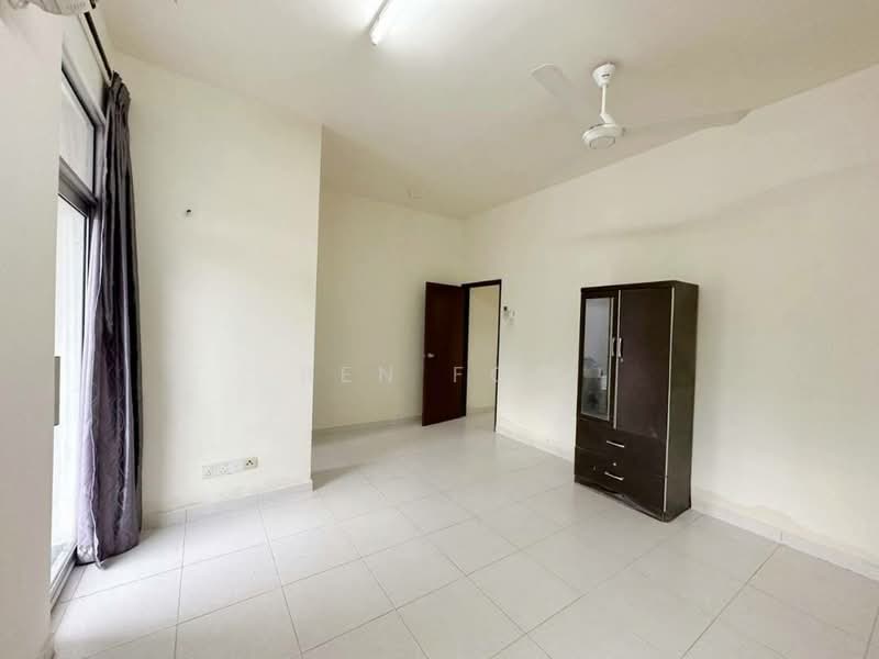 Kediaman Servis untuk Dijual di SuriaMas Suites - Ben Foo - Living Room - PropertyGuru.com.my