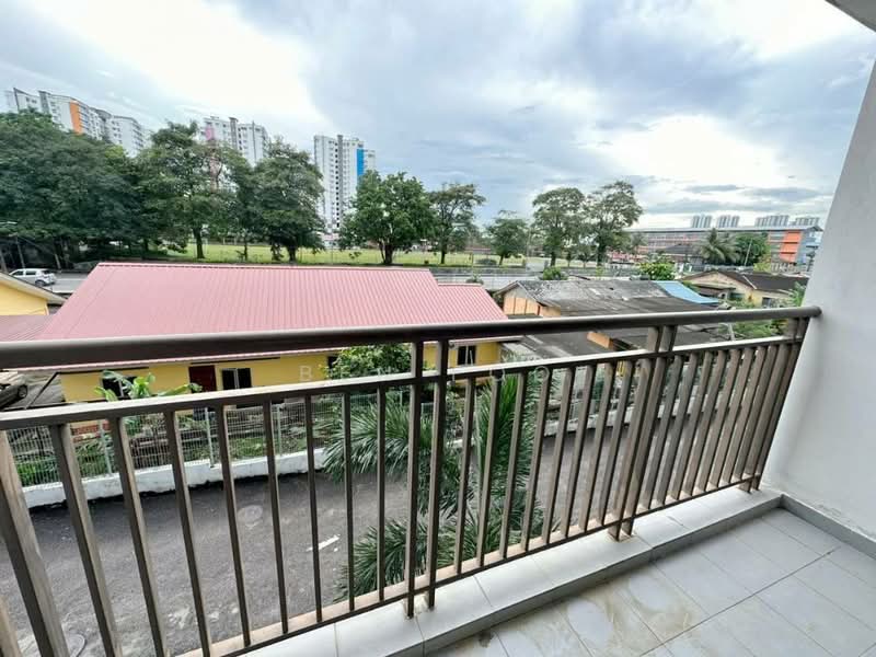 Kediaman Servis untuk Dijual di SuriaMas Suites - Ben Foo - Balcony - PropertyGuru.com.my