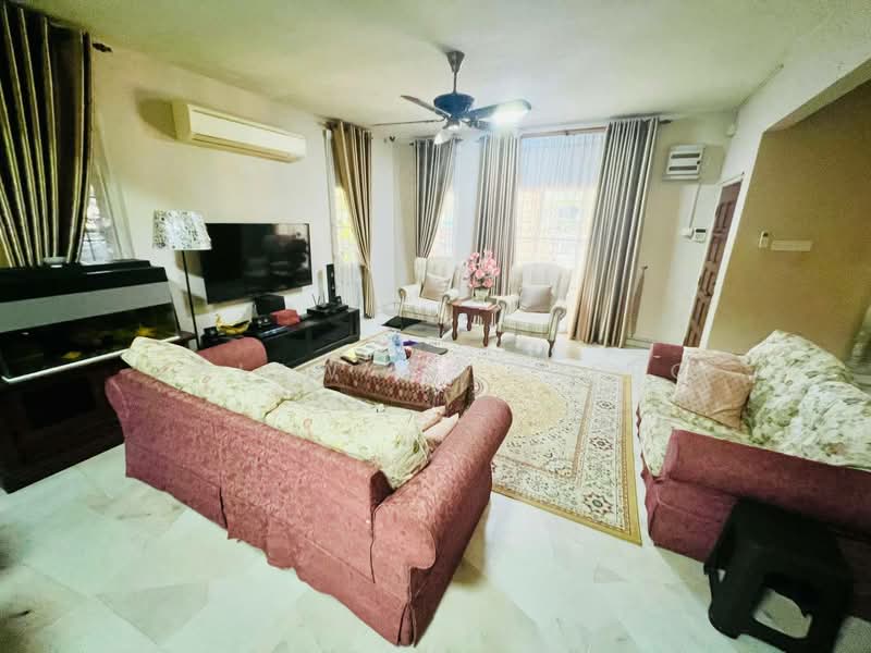 Rumah Teres 2-Tingkat untuk Dijual di Subang Jaya (Selangor) - Salawati Busro - Living Room - PropertyGuru.com.my