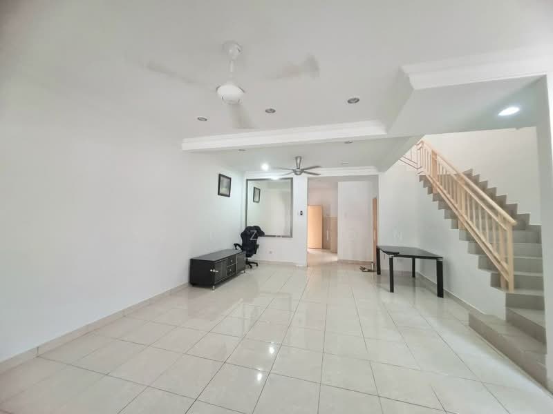 Rumah Teres 2-Tingkat untuk Disewa di Desa Coalfields (Sungai Buloh) - Azri Zabidin - Living Room - PropertyGuru.com.my