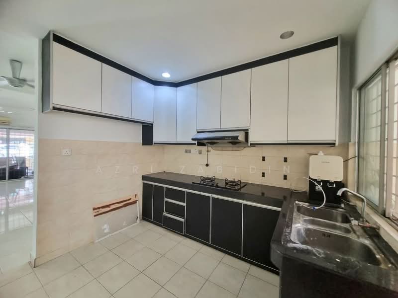 Rumah Teres 2-Tingkat untuk Disewa di Desa Coalfields (Sungai Buloh) - Azri Zabidin - Kitchen - PropertyGuru.com.my