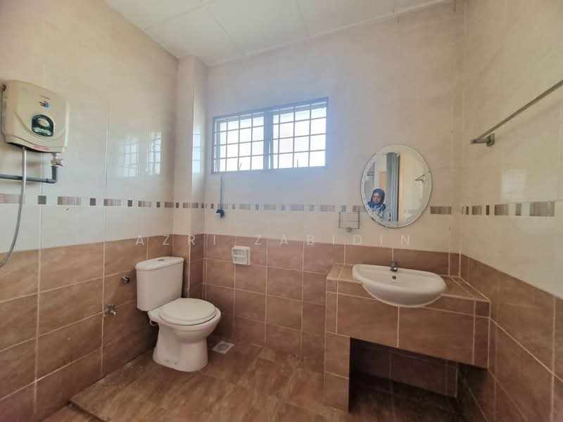Rumah Teres 2-Tingkat untuk Disewa di Desa Coalfields (Sungai Buloh) - Azri Zabidin - Bathroom - PropertyGuru.com.my