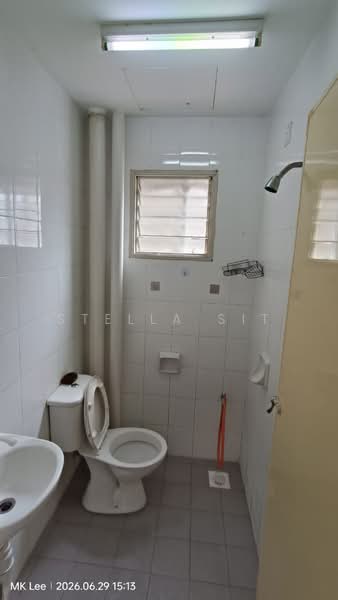 Pangsapuri untuk Disewa di Pangsapuri Akasia (Bandar Botanic) - Stella Sit - Bathroom - PropertyGuru.com.my