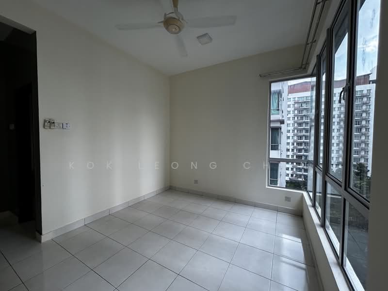 Kediaman Servis untuk Dijual di Serviced Residence @ Casa Tiara - Kok Leong Chan - Master Bedroom (Corner Unit) - PropertyGuru.com.my