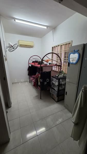 Pangsapuri untuk Dijual di Sri Gotong Apartment - Surendran Karapiah - Bedroom - PropertyGuru.com.my