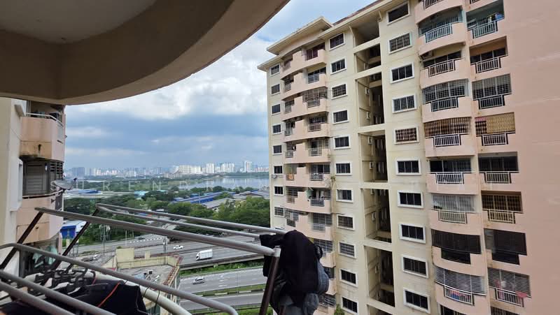 Pangsapuri untuk Dijual di Sri Gotong Apartment - Surendran Karapiah - Balcony - PropertyGuru.com.my