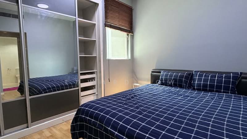 Kediaman Servis untuk Dijual di Solaris Dutamas - Edward Low - Bedroom - PropertyGuru.com.my