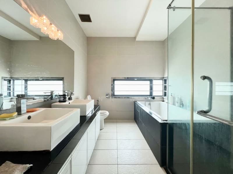 Rumah Berkembar untuk Dijual di Permas Jaya (Johor Bahru) - Glenn Woo - Bathroom - PropertyGuru.com.my
