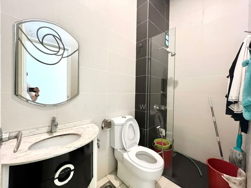Rumah Berkembar untuk Dijual di Permas Jaya (Johor Bahru) - Glenn Woo - Bathroom - PropertyGuru.com.my
