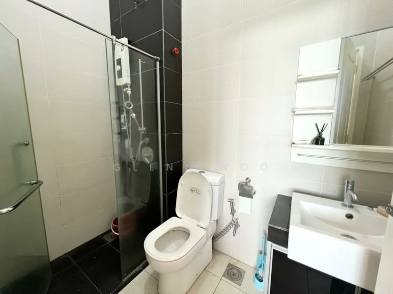 Rumah Berkembar untuk Dijual di Permas Jaya (Johor Bahru) - Glenn Woo - Bathroom - PropertyGuru.com.my