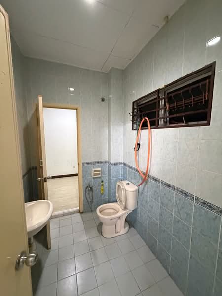 2-storey Terraced House for Rent in Seksyen 7 (Shah Alam) - Dennix Chin - Bathroom - PropertyGuru.com.my