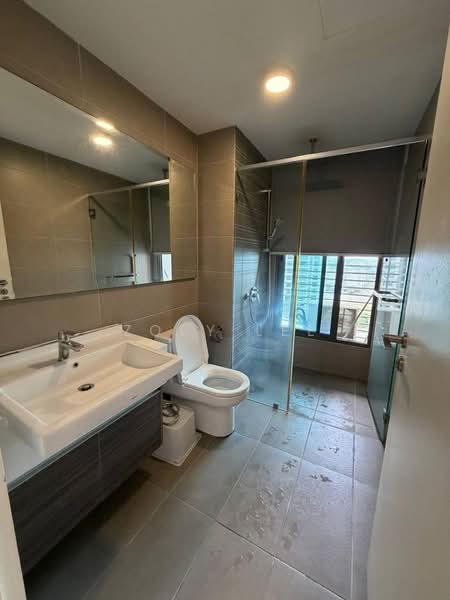 Kediaman Servis untuk Dijual di Teega Suites - Zoey Lee - Bathroom - PropertyGuru.com.my
