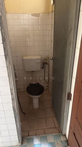 2-storey Terraced House for Sale in Taman Gembira (Tampoi) - PY Loo - Bathroom - PropertyGuru.com.my