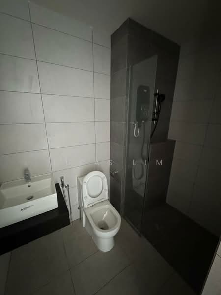 Service Residence for Sale at The Era @ Duta North - Lucas Lim - Bathroom - PropertyGuru.com.my