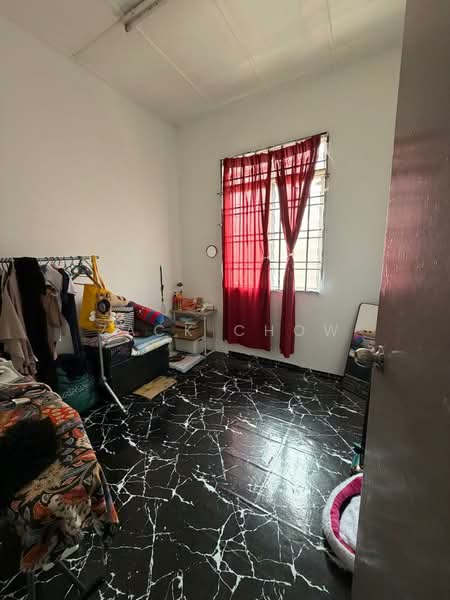 Rumah Flat untuk Dijual di Flat Taman Pelangi Indah - Zack Chow - Bedroom - PropertyGuru.com.my