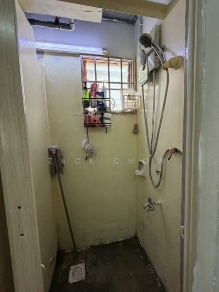 Rumah Flat untuk Dijual di Flat Taman Pelangi Indah - Zack Chow - Bathroom - PropertyGuru.com.my