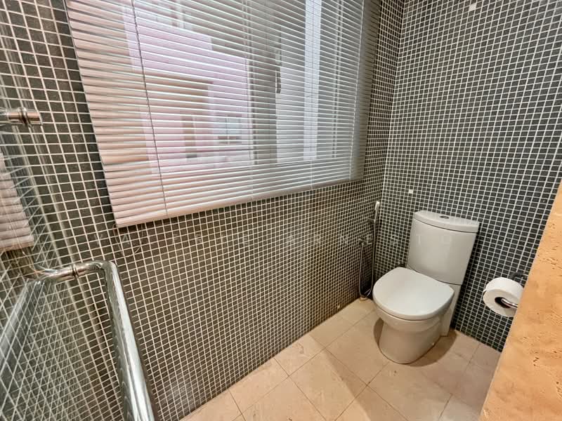 Kondominium untuk Dijual di Dua Residency - Valerie Arnesto - Master Bathroom - PropertyGuru.com.my