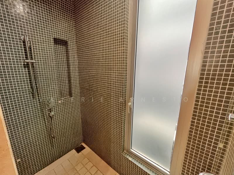 Kondominium untuk Dijual di Dua Residency - Valerie Arnesto - Master Bathroom - PropertyGuru.com.my