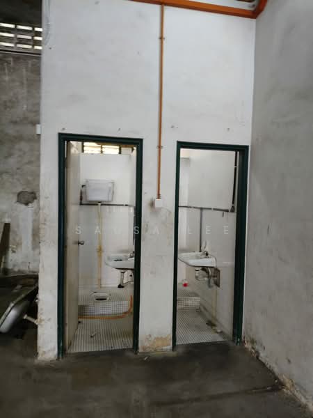 Kilang untuk Dijual di Bandar Baru Permas Jaya (Permas Jaya) - Sausa Lee - Bathroom - PropertyGuru.com.my