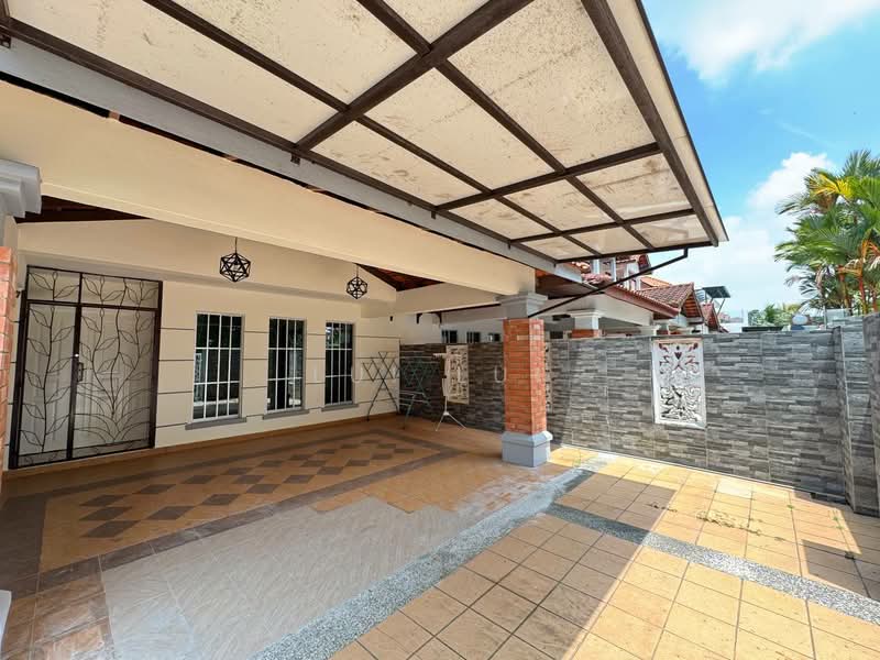 Rumah Teres 2-Tingkat untuk Disewa di Taman Pelangi Indah (Ulu Tiram) - Lui Lui - Exterior - PropertyGuru.com.my