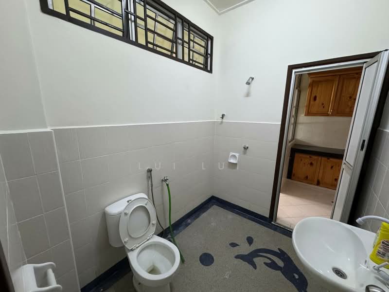 Rumah Teres 2-Tingkat untuk Disewa di Taman Pelangi Indah (Ulu Tiram) - Lui Lui - Bathroom - PropertyGuru.com.my