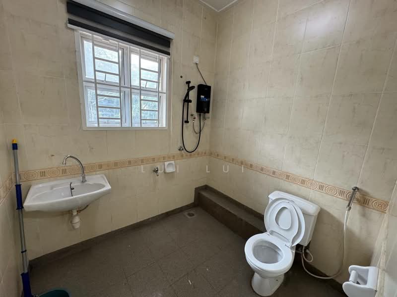 Rumah Teres 2-Tingkat untuk Disewa di Taman Pelangi Indah (Ulu Tiram) - Lui Lui - Bathroom - PropertyGuru.com.my