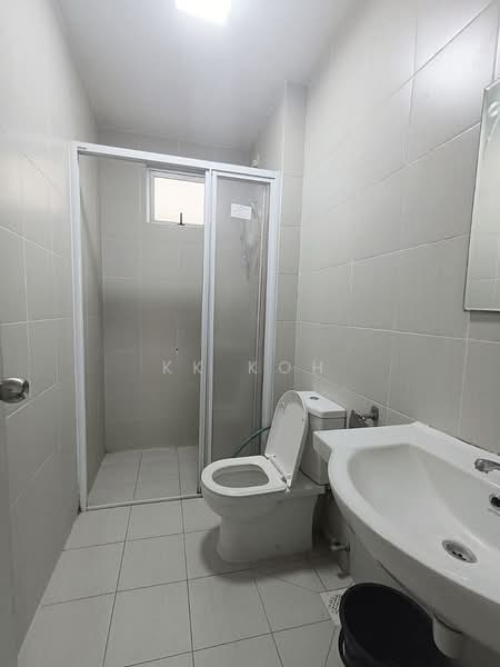 Kediaman Servis untuk Dijual di Meridin Bayvue Serviced Apartment - KK Koh - Bathroom - PropertyGuru.com.my