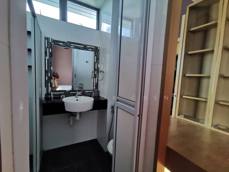 Pangsapuri untuk Disewa di Bukit Dumbar Permai - Lim Seok Cheng - Bathroom - PropertyGuru.com.my