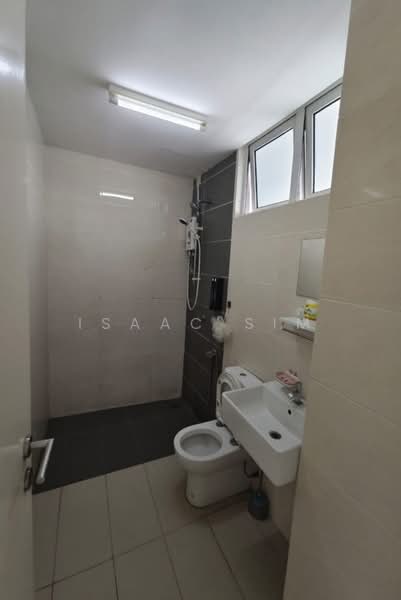 Kediaman Servis untuk Disewa di De Centrum Residences - Isaac Sim - Bathroom - PropertyGuru.com.my