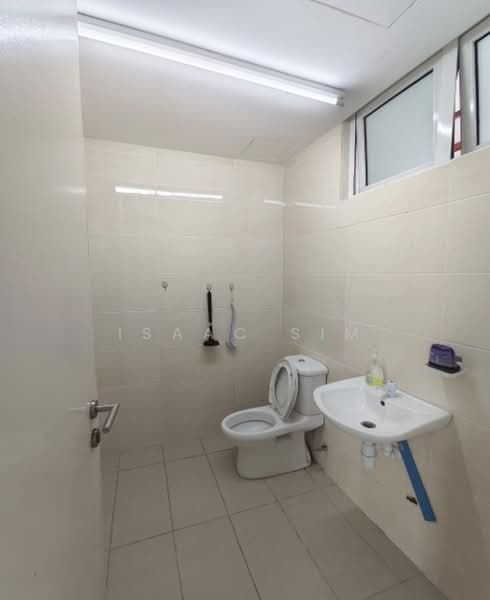 Kediaman Servis untuk Disewa di De Centrum Residences - Isaac Sim - Bathroom - PropertyGuru.com.my