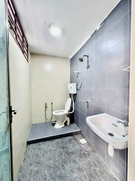 2-storey Terraced House for Sale in Taman Merak Mas (Bukit Katil) - Sariza Hartanah - Bathroom - PropertyGuru.com.my