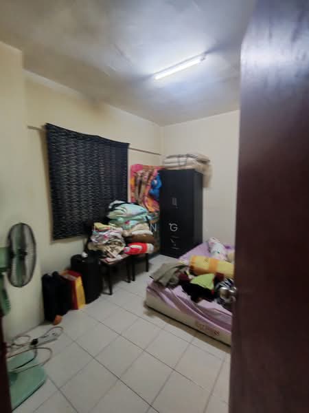 Pangsapuri untuk Dijual di Sri Impian Apartment - Leong . - Bedroom - PropertyGuru.com.my