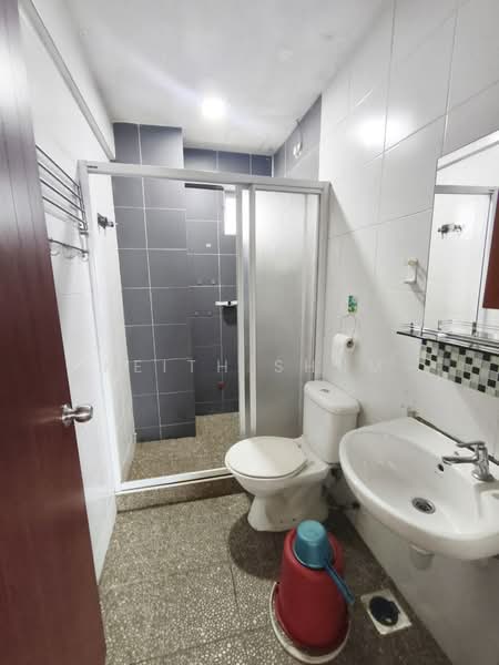 Apartment for Sale at Zennith Suites (Pangsapuri Kebun Teh) - Keith Shum - Bathroom - PropertyGuru.com.my