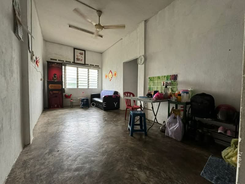 Flat for Sale at Taman Pulai Utama - Zoey Lee - Living Room - PropertyGuru.com.my