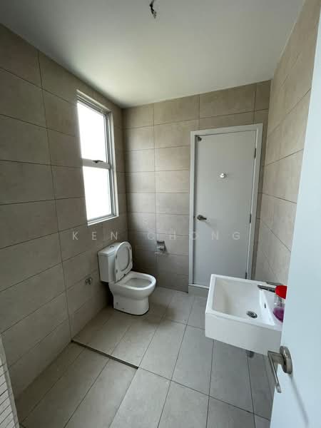 Rumah Teres untuk Dijual di Tamansari (Rawang) - Ken Chong - Bathroom - PropertyGuru.com.my