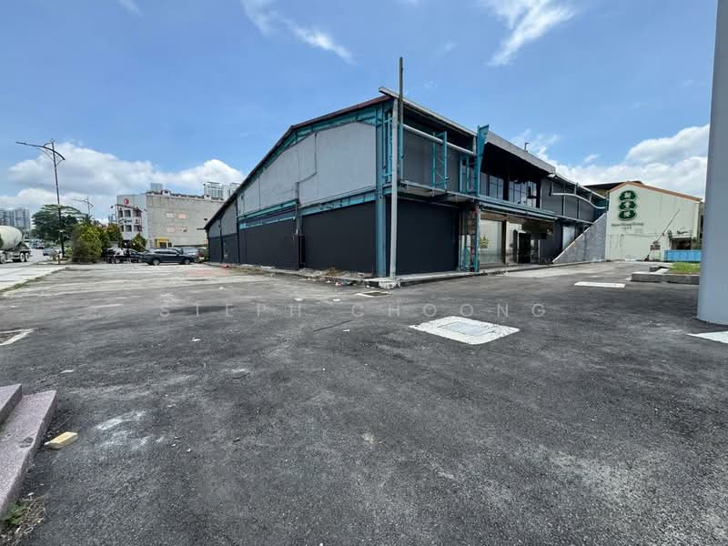Commercial Bungalow for Rent in Taman Stulang Laut (Johor Bahru) - Steph Choong - Exterior - PropertyGuru.com.my
