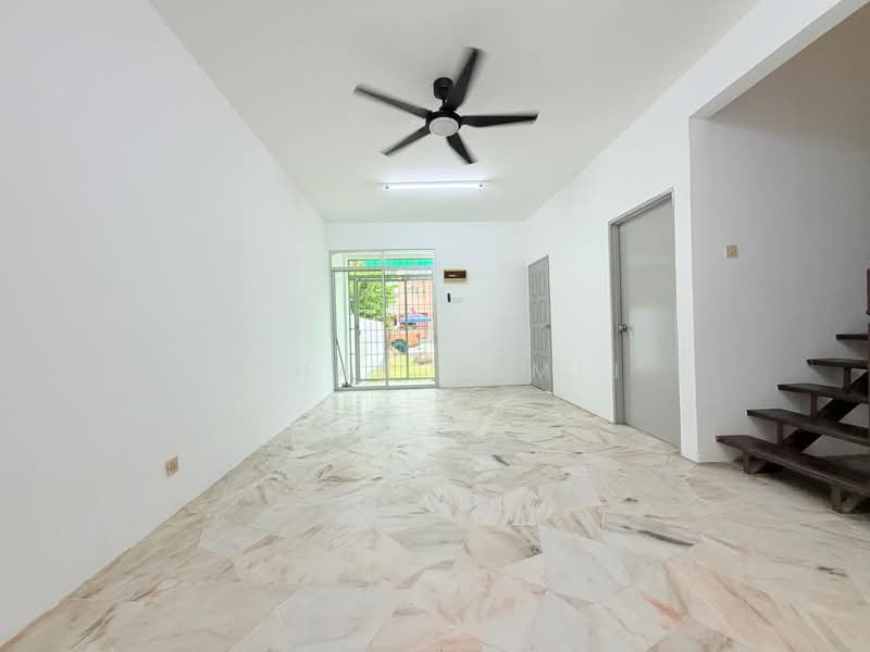 2-storey Terraced House for Sale in Usj 1 (Subang Jaya) - Ishak Ramli - Living Room - PropertyGuru.com.my