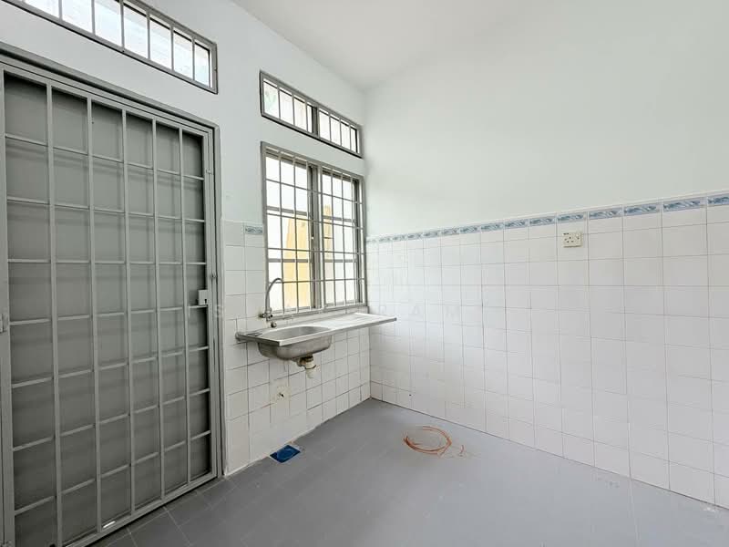 2-storey Terraced House for Sale in Usj 1 (Subang Jaya) - Ishak Ramli - Kitchen - PropertyGuru.com.my