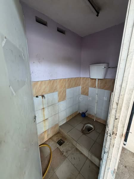 Kilang untuk Disewa di Balakong (Selangor) - Dennix Chin - Bathroom - PropertyGuru.com.my