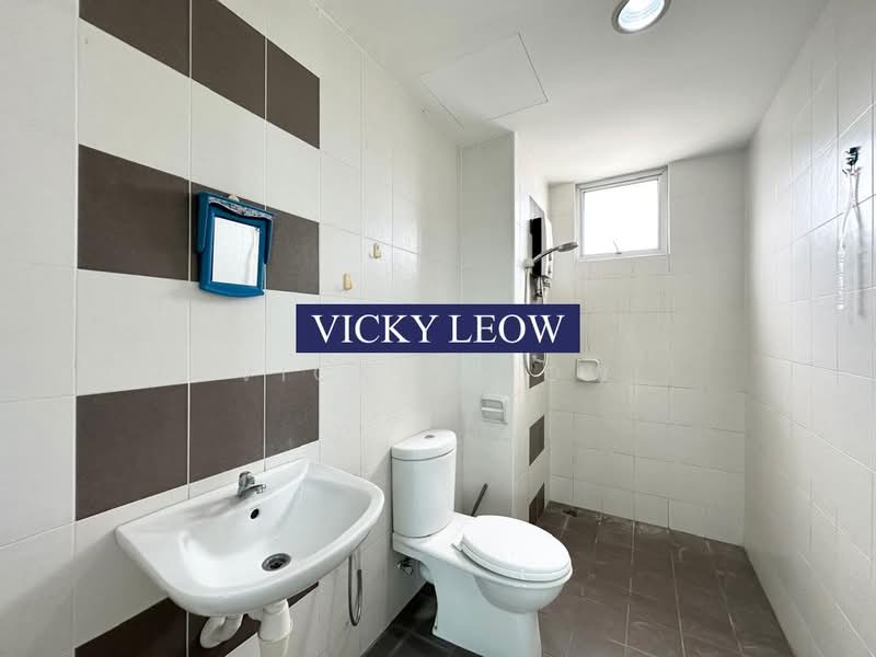 Condominium for Sale at The Golden Triangle Condominium - Vicky Leow - Bathroom - PropertyGuru.com.my