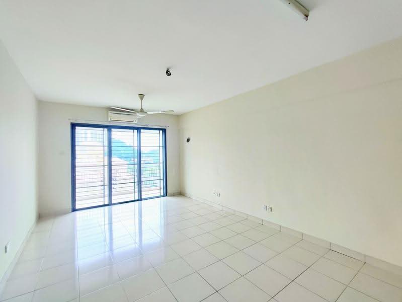 Kediaman Servis untuk Dijual di D'Alamanda - Kenji Lian - Living Room - PropertyGuru.com.my