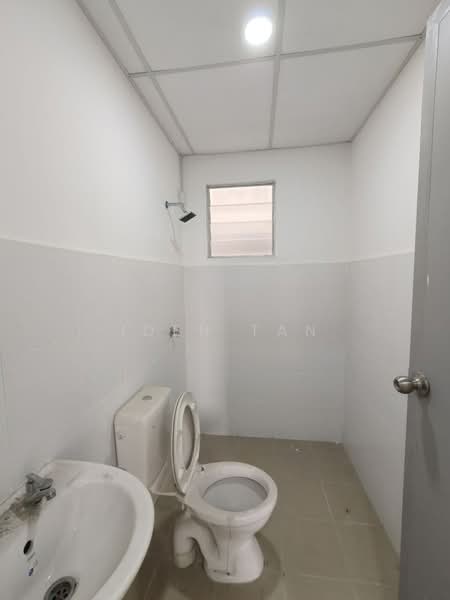 Apartment for Sale at Denai Nusantara Apartment - Iden Tan - Bathroom - PropertyGuru.com.my