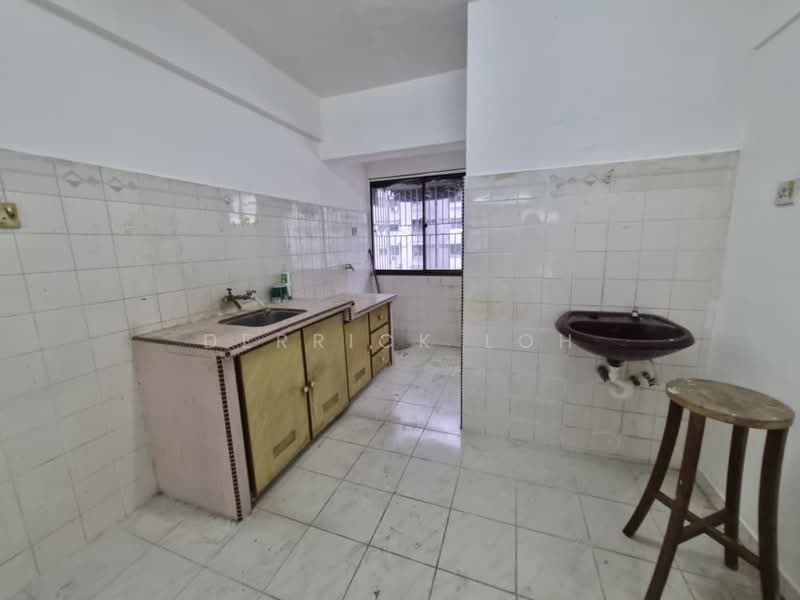 Flat for Rent at Farlim 4 - Derrick Loh - Kitchen - PropertyGuru.com.my