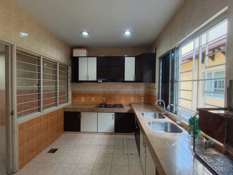 Rumah Teres 2-Tingkat untuk Dijual di Taman Putra Prima (Puchong) - Sky Lee - Kitchen - PropertyGuru.com.my