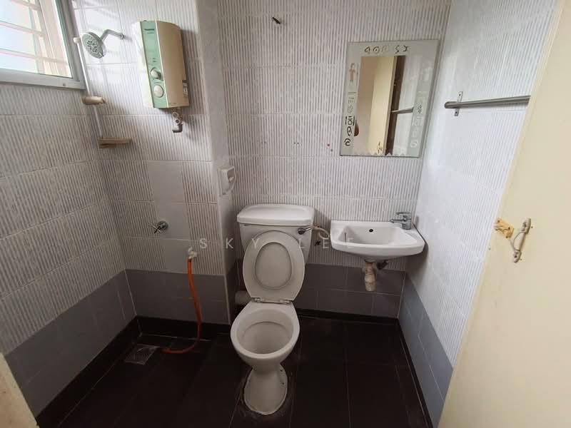 Rumah Teres 2-Tingkat untuk Dijual di Taman Putra Prima (Puchong) - Sky Lee - Bathroom - PropertyGuru.com.my