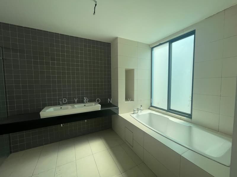 Bungalow House untuk Dijual di Alam Damai (Cheras) - Dyron Yong - Bathroom - PropertyGuru.com.my