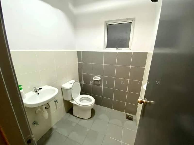 Pangsapuri untuk Dijual di Residensi Laguna Biru 2 - Dr Shahril Nizam - Bathroom - PropertyGuru.com.my