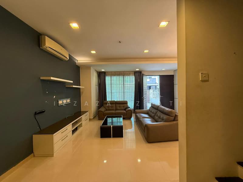 Rumah Teres 2-Tingkat untuk Dijual di Taman Riana Ukay (Ulu Kelang) - Izzaza Izzati - Living Room - PropertyGuru.com.my